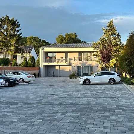 Linden 104 - Adults Only Appartement Mosonmagyaróvár