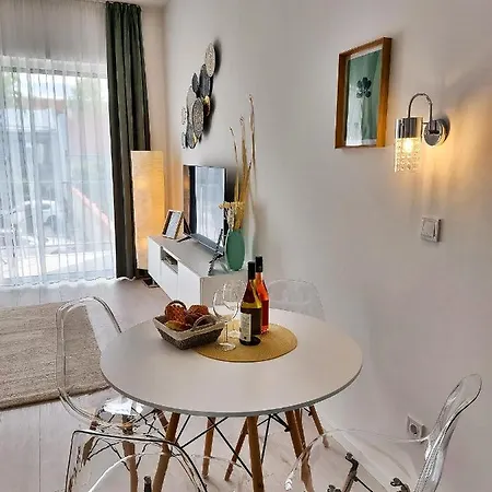 Linden 104 - Adults Only *